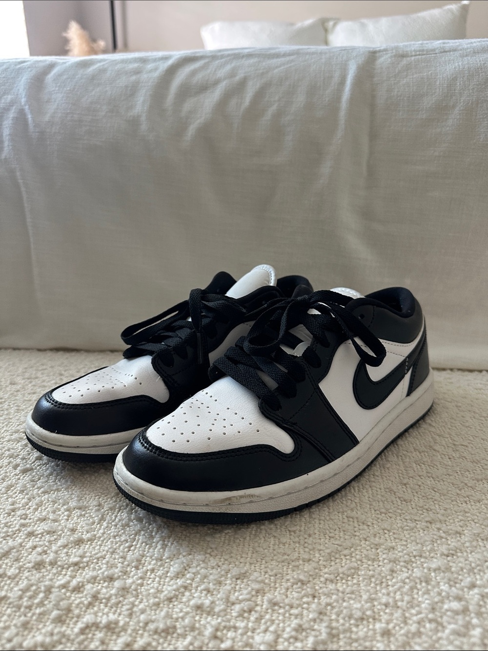 Nike Low-Top Jordan 1 Black and White Leather Sneakers